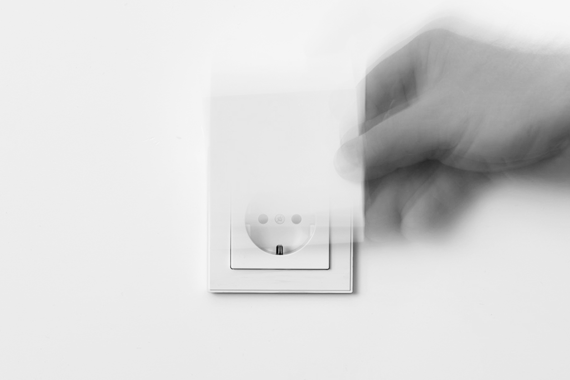 Set: Design-Steckdose PURIST, unsichtbar. 1-fach mit Abdeckung,  Alpinweiß